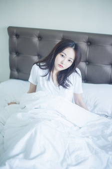 涂了春药被一群人伦爽99势
